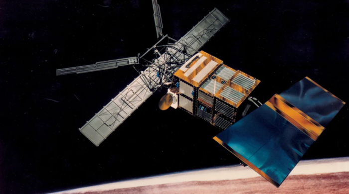 Satélite com quase 30 anos pode reentrar na Terra fora de controle e deve espalhar fragmentos no mar; entenda