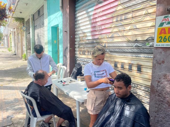 escola de Cabeleireiro Fios de Ouro oferece cursos à pessoas em situação de rua