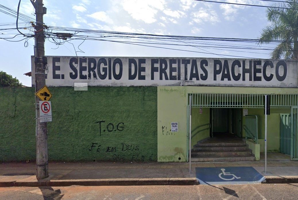 Aluno é esfaqueado em escola de Uberlândia
