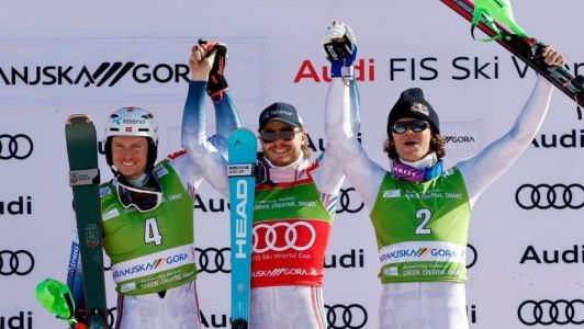 Lucas no pódio do slalom da Copa do Mundo de Esqui