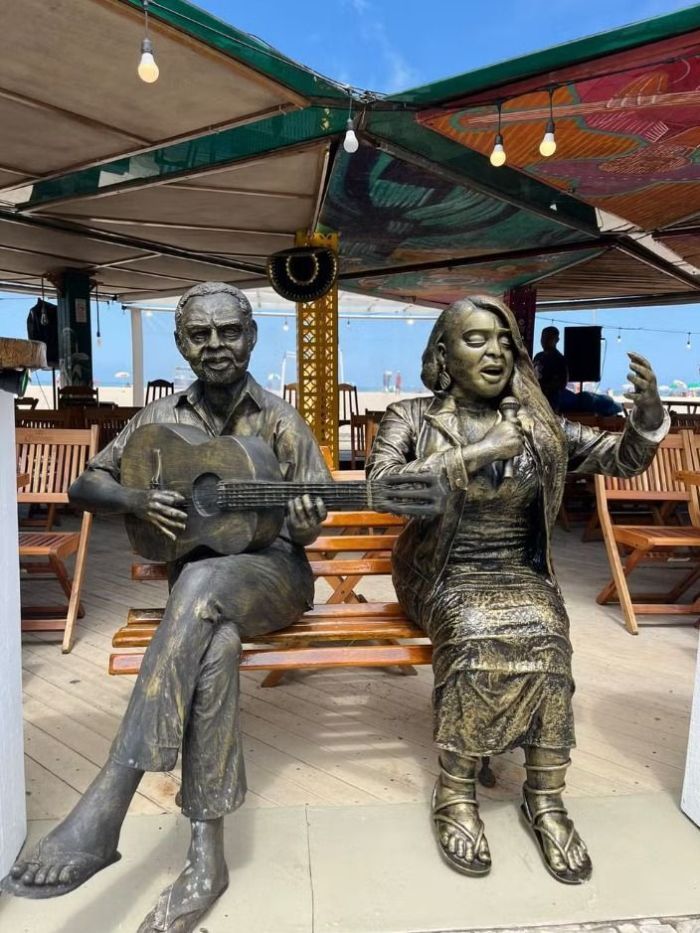 Estátua de Preta Gil foi instalada ao lado da de Gilberto Gil 