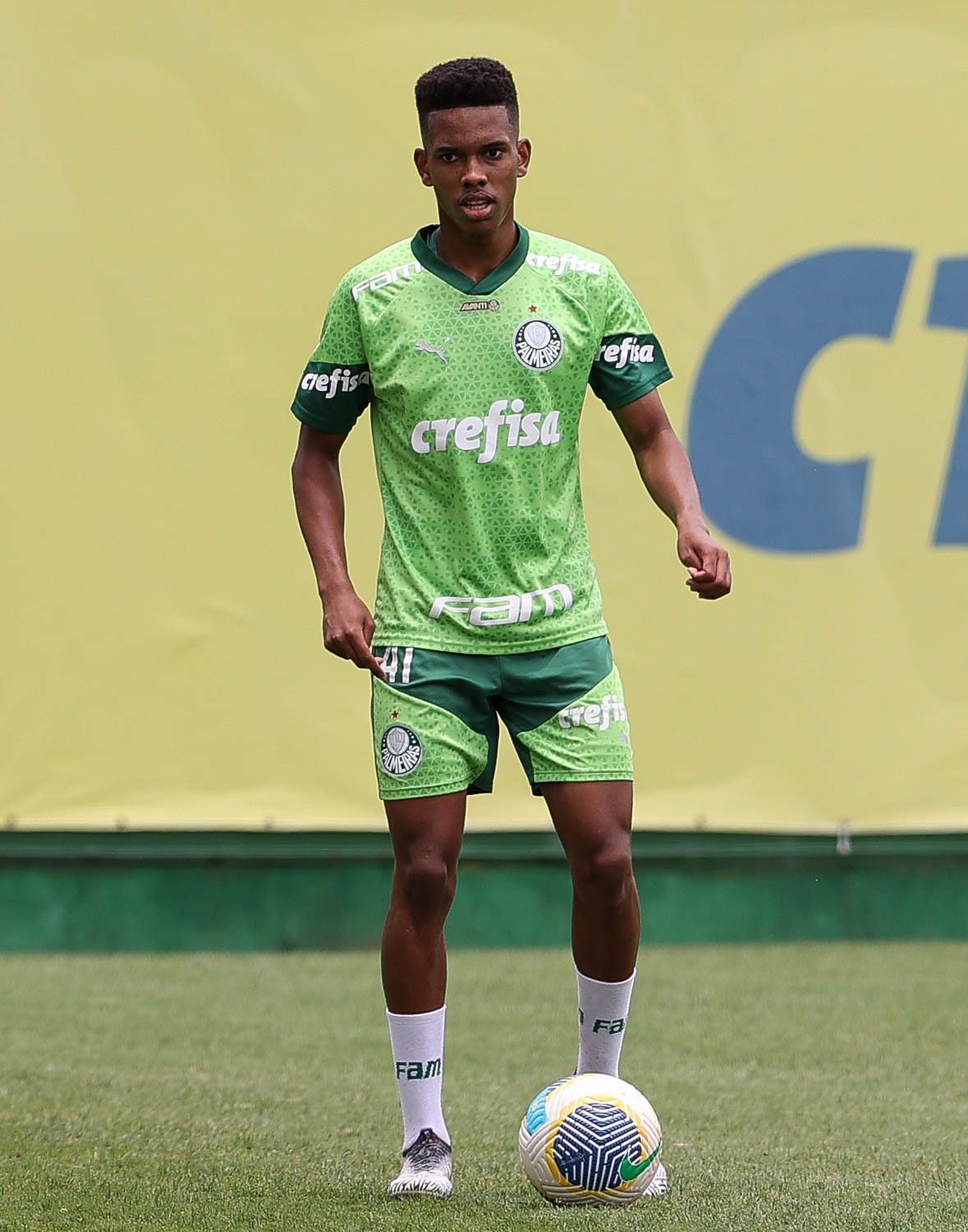 Estêvão e Richard Ríos retornam ao Palmeiras, e Murilo preocupa