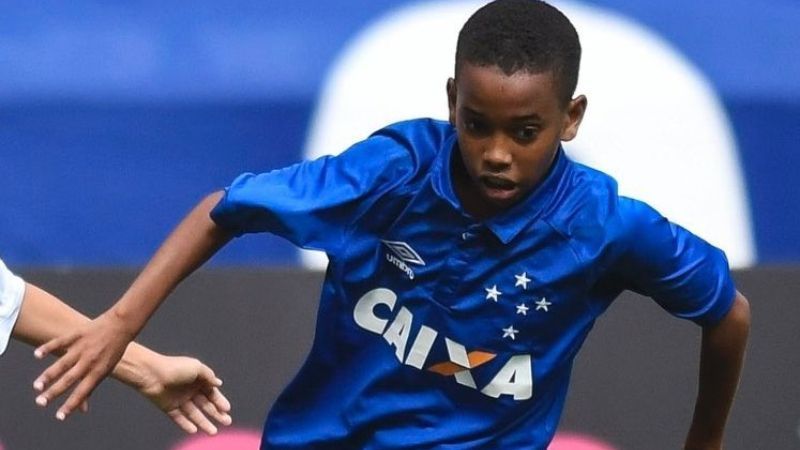 Estêvão, do Palmeiras, postou fotos com a camisa do Cruzeiro?