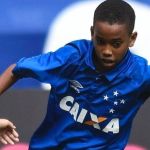 Estêvão, do Palmeiras, postou fotos com a camisa do Cruzeiro?