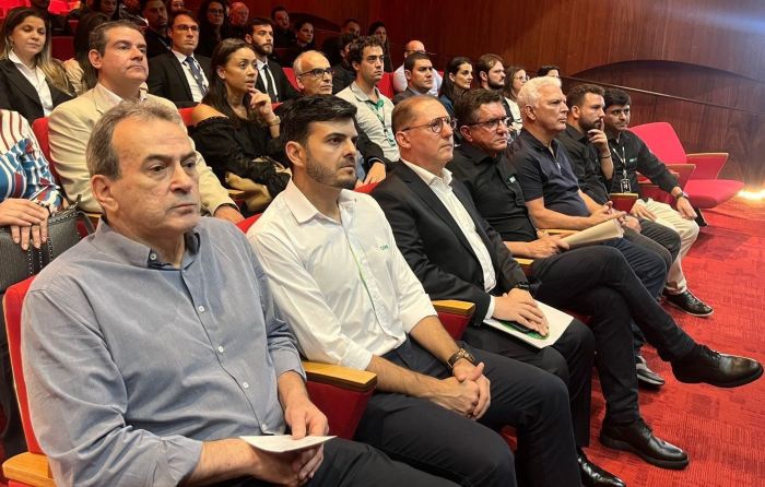 Diretoria da Cemig e do Mart Minas participam da solenidade de assinatura de contrato 