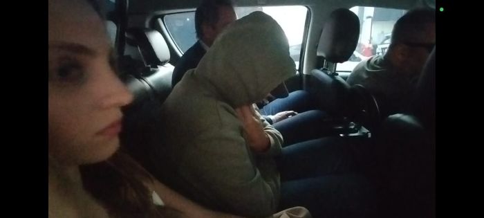 Fernanda Fazio, suposta mandante da morte da ex mulher de Fernanda Bonin chegando ao DHPP