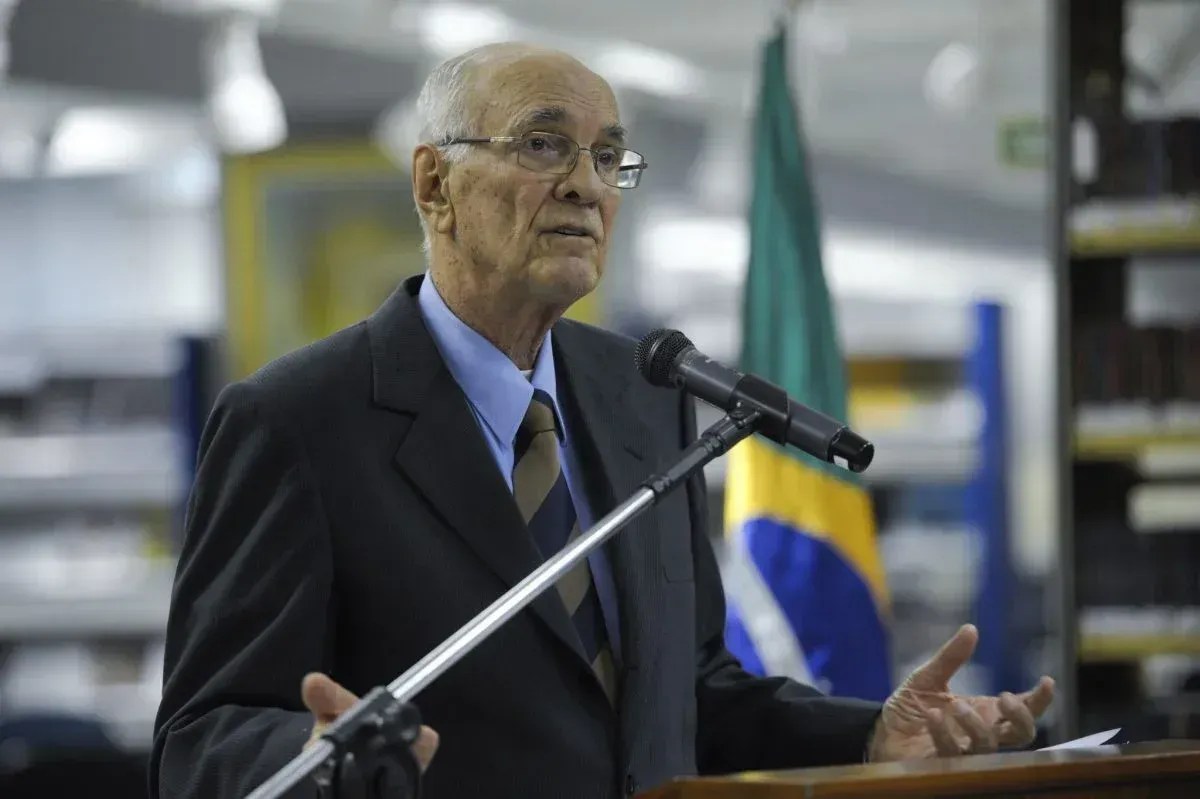 Morre Roberto Saturnino Braga, ex-prefeito do RJ e ex-senador, aos 93 anos