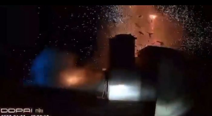 Explosão em fábrica de gás mata um homem e deixa dois feridos em Curitiba. Explosão em fábrica de gás mata um homem e deixa dois feridos em Curitiba.