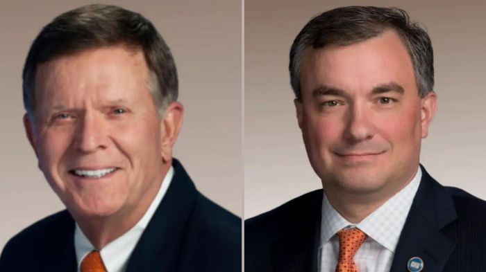 Senador Paul Rose e o deputado Ron Gant, responsáveis pelo projeto de lei