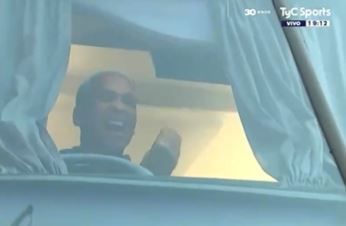 Deyverson, do Atlético, leva camisa do Boca ao Monumental antes de 'decisão' com o River