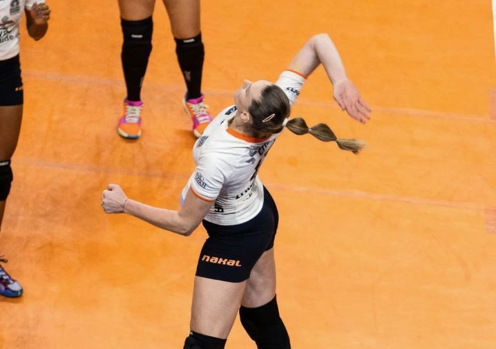 Osasco supera Maringá e estreia com vitória na Superliga Feminina de Vôlei