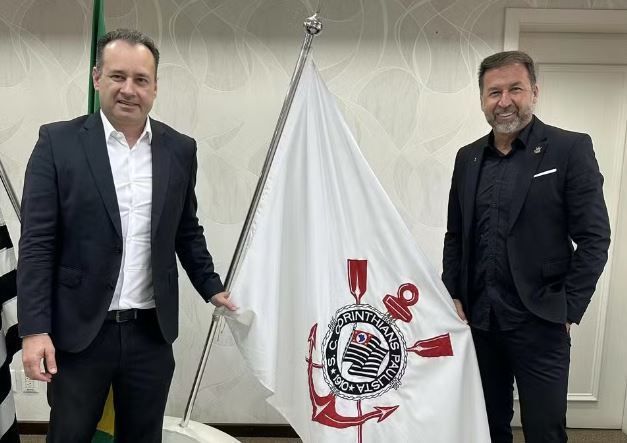Corinthians 'age rápido' e anuncia nome de novo diretor jurídico