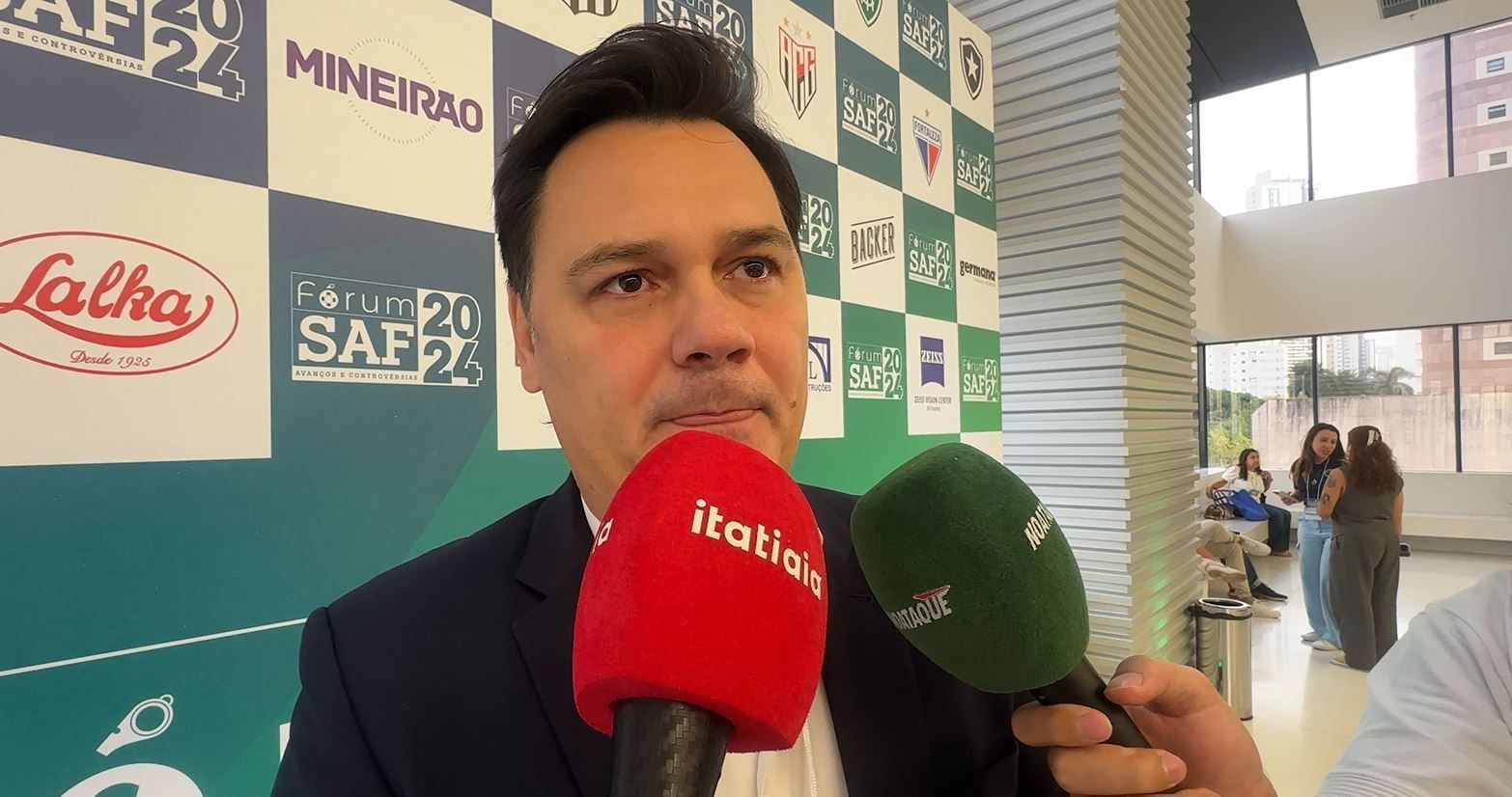 Fica no Cruzeiro? Empresário de Veron revela planos para futuro de jogador