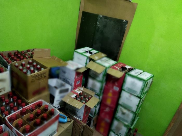 Fábrica de bebidas adulteradas com etanol de posto é fechada após mortes por metanol em SP