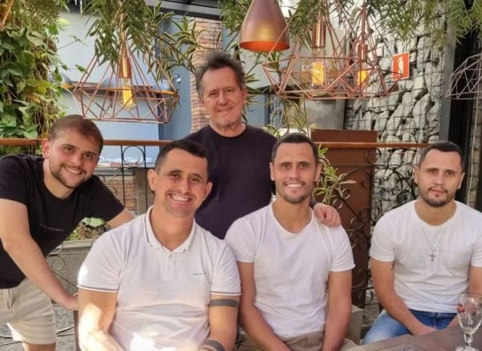 'Família Azevedo': Gleidson conta com apoio do irmão gêmeo, o senador Cleitinho e o outro irmão, deputado estadual Eduardo Azevedo