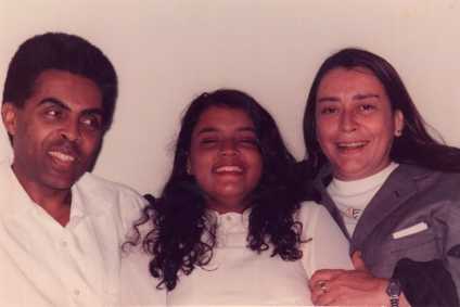 Gilberto Gil publicou fotos com Sandra Gadelha e os filhos ainda crianças