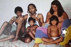 Gilberto Gil publicou fotos com Sandra Gadelha e os filhos ainda crianças