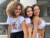 Fãs da cantora Marina Sena