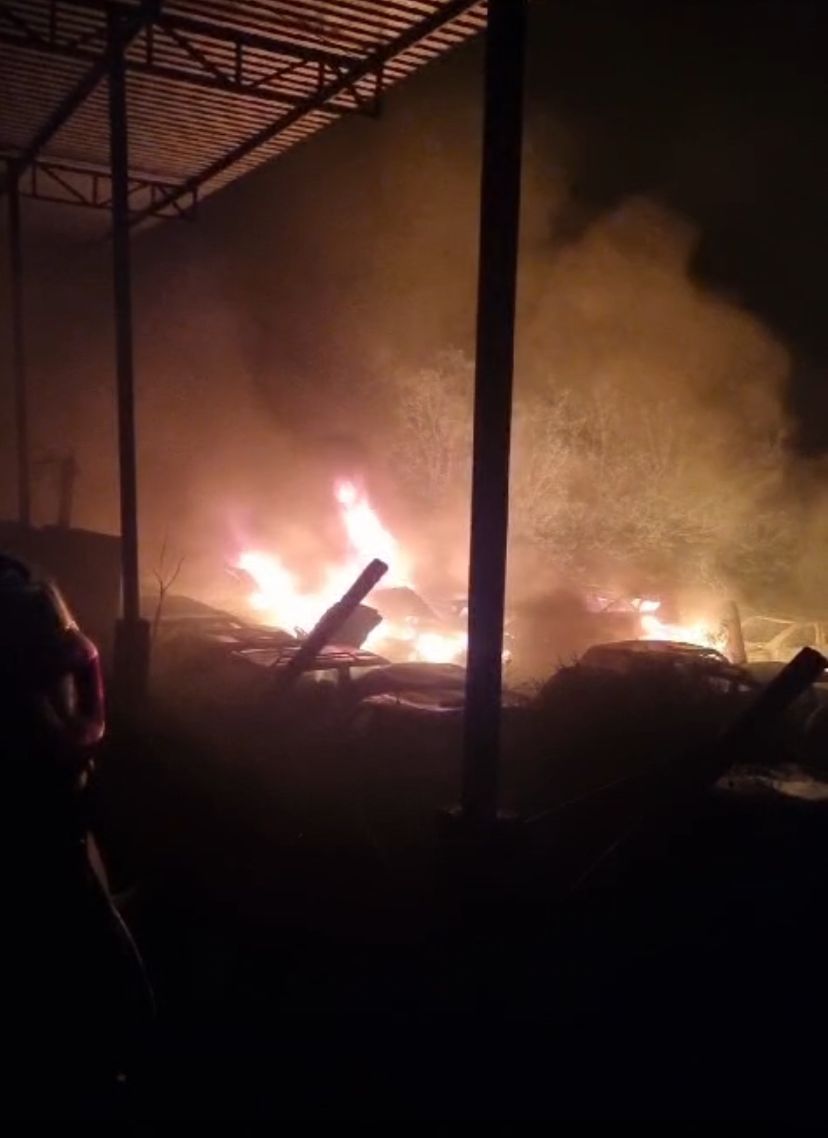 Incêndio destrói 39 veículos em Boa Esperança