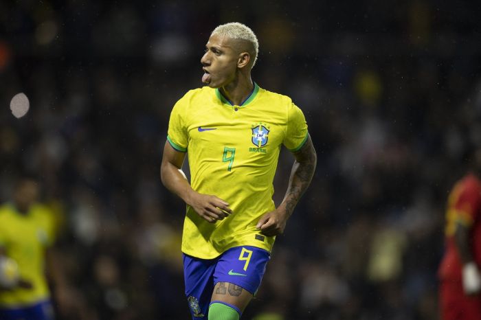 Richarlison comemora gol pela Seleção Brasileira
