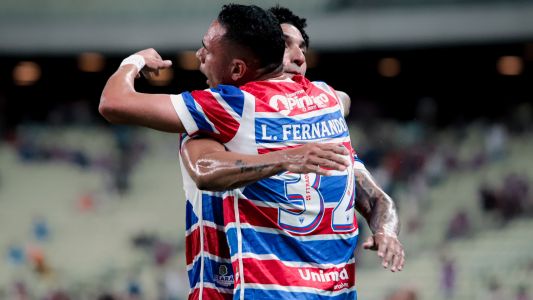 Luiz Fernando comemora gol do Fortaleza sobre o Maguary, em jogo da Copa do Brasil