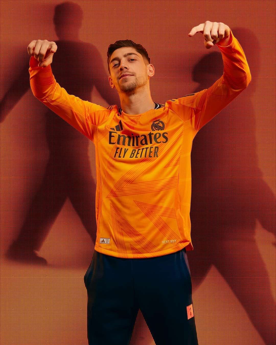 Real Madrid lança segundo uniforme da temporada; veja fotos