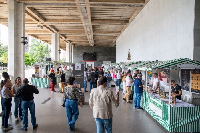 Funcionários e frequentadores da Assembleia e do bairro Santo Agostinho adoram a feira