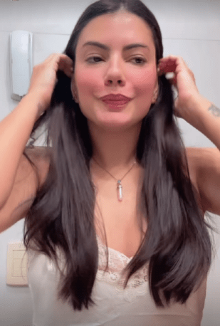 Fernanda Bande disse que perdeu cerca de 30 centímetros de cabelo Fernanda Bande disse que perdeu cerca de 30 centímetros de cabelo