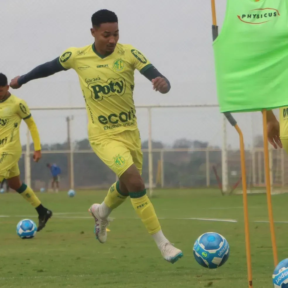 Ceará encaminha contratação de atacante destaque no acesso do Mirassol