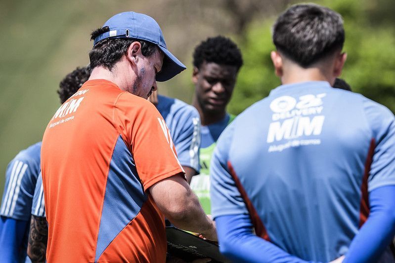 Falta de vitórias na 'era Diniz' pressiona Cruzeiro antes de decisão com Lanús