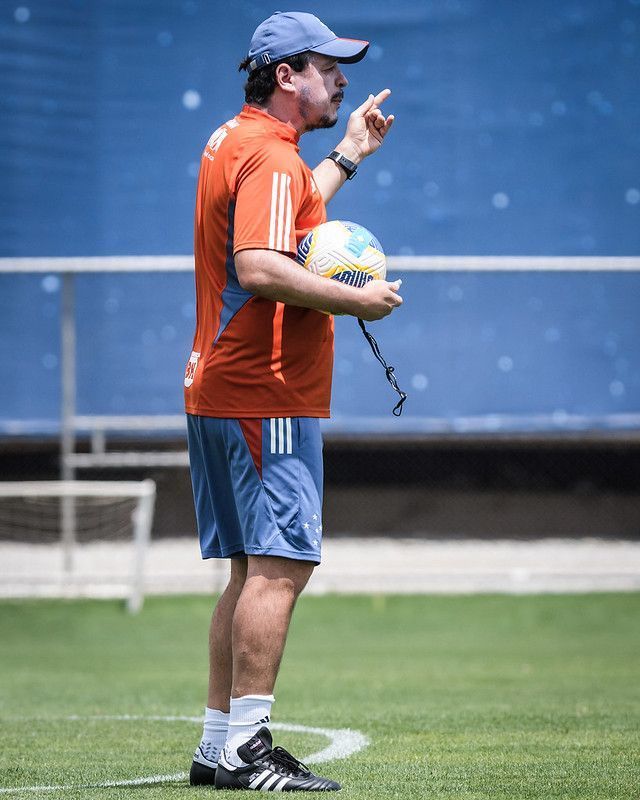 Veja as opções de Diniz para escalar o Cruzeiro contra o Lanús