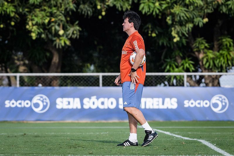 Cruzeiro treina, e Diniz ganha opções para o jogo contra o Athletico-PR