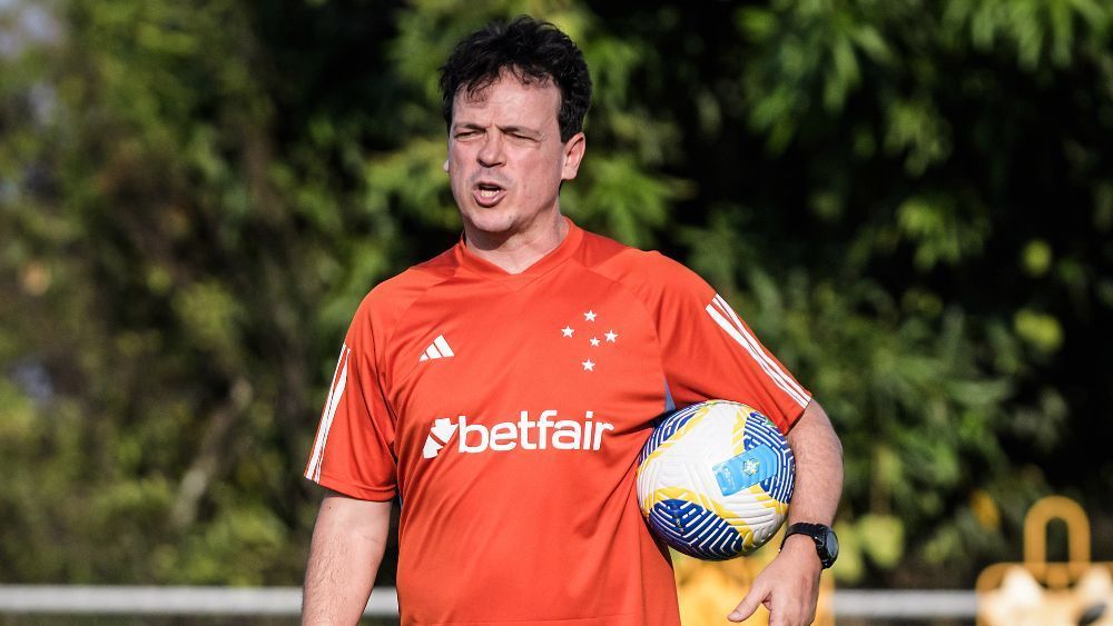 Cruzeiro toma decisão sobre 'protocolo pré-jogo' após contratação de Diniz