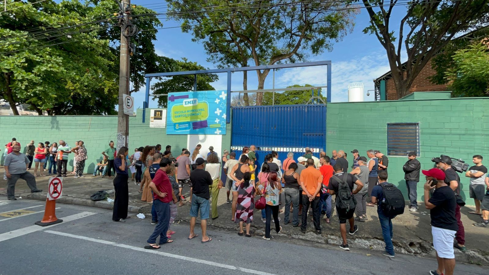 Eleições 2024: moradores de BH formam filas antes do início da votação; assista