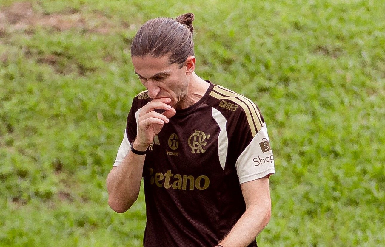 Queda de Filipe Luís repercute no exterior: 'Caiu apesar de 8 a 0 e uma taça a 14 jogos'