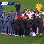 Jogador desmaia durante partida do Italiano e deixa campo de ambulância; jogo é interrompido
