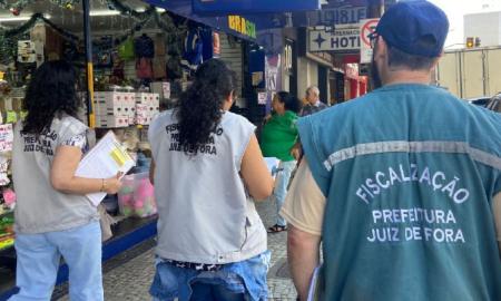 Fiscais percorreram ruas do Centro de Juiz de Fora para verificar estado de marquises