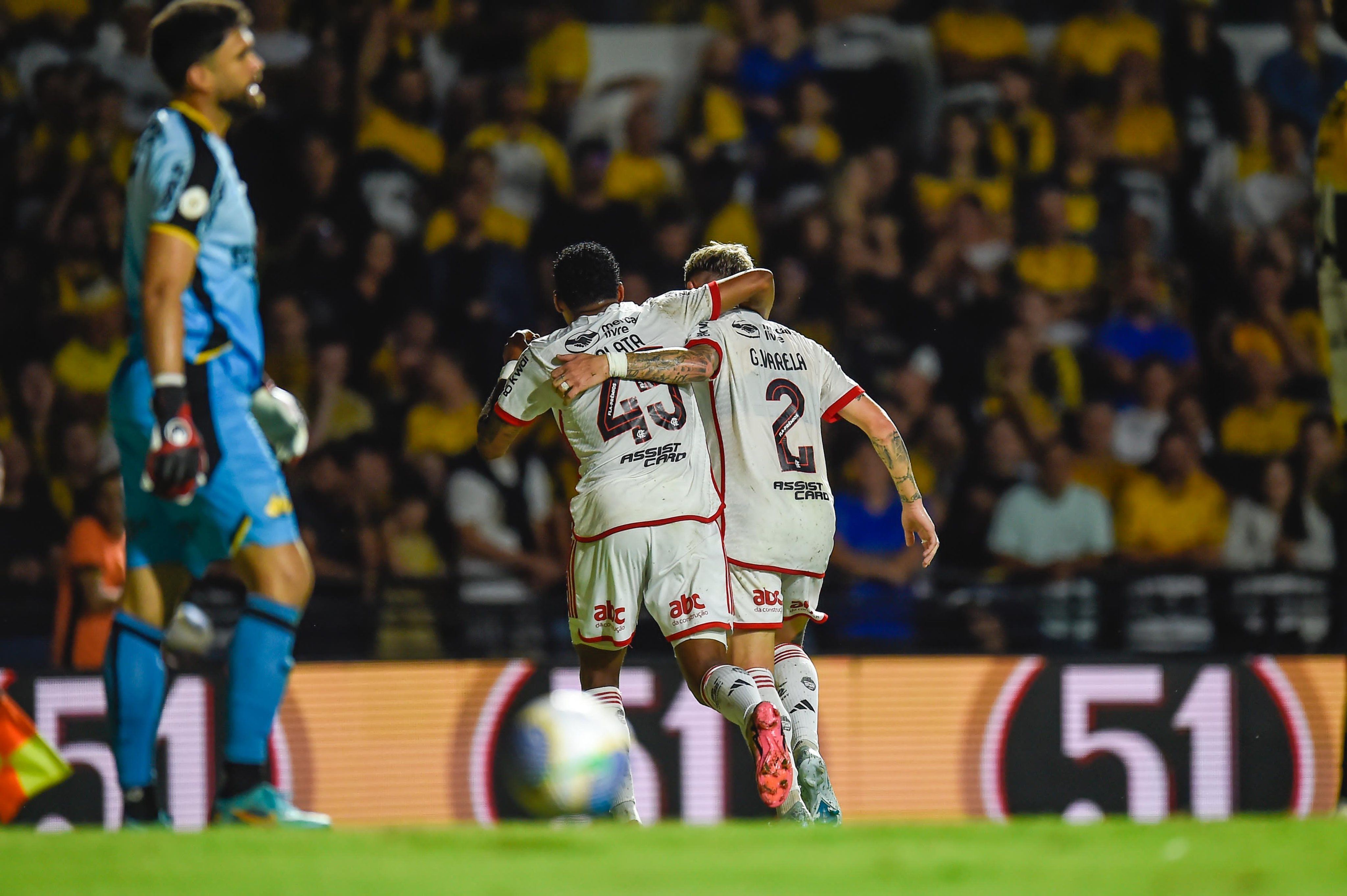 Flamengo goleia e deixa Criciúma perto do rebaixamento no Brasileirão