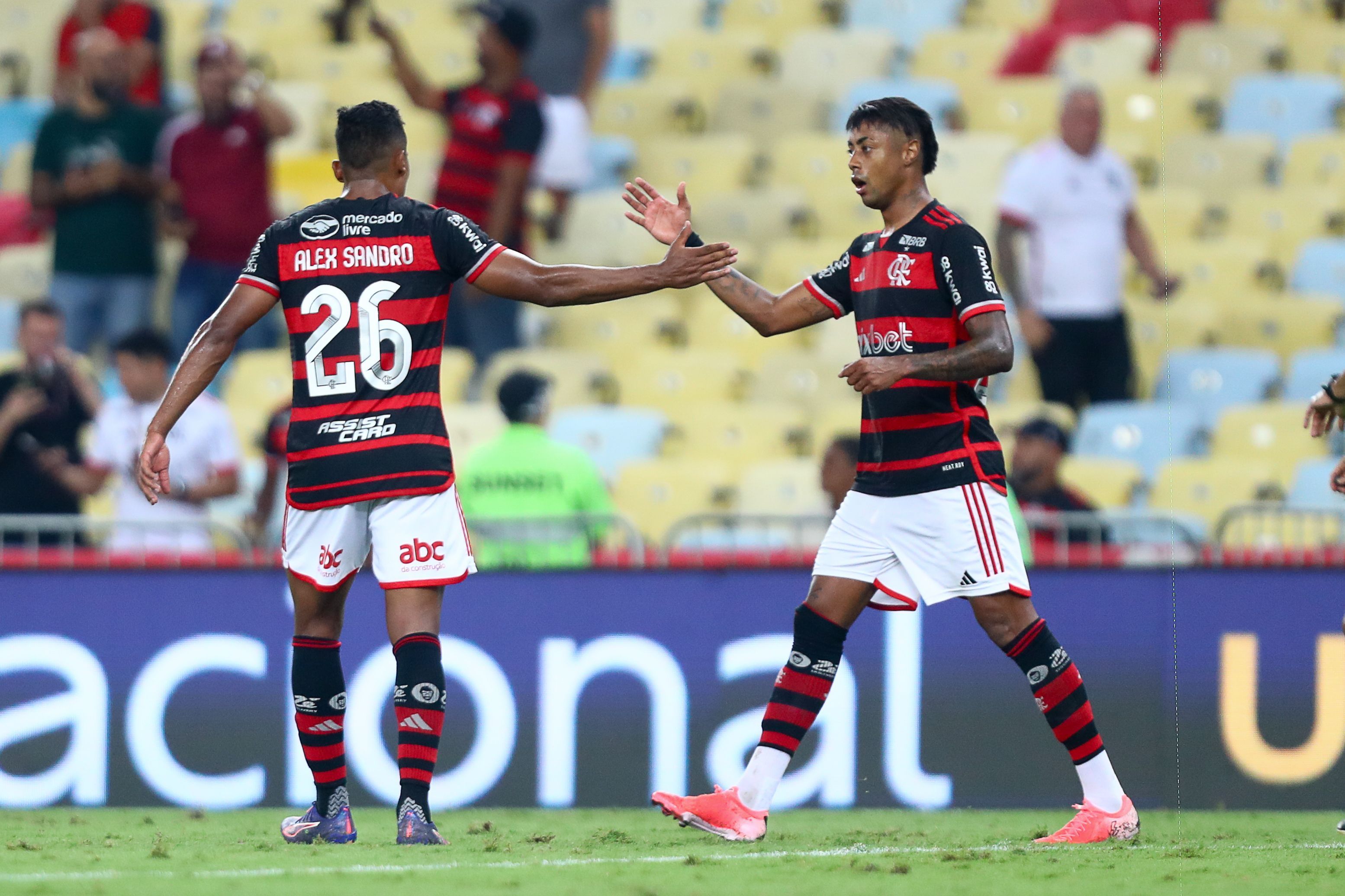Alex Sandro põe Flamengo na briga pelo Brasileirão e projeta jogo contra o Bahia