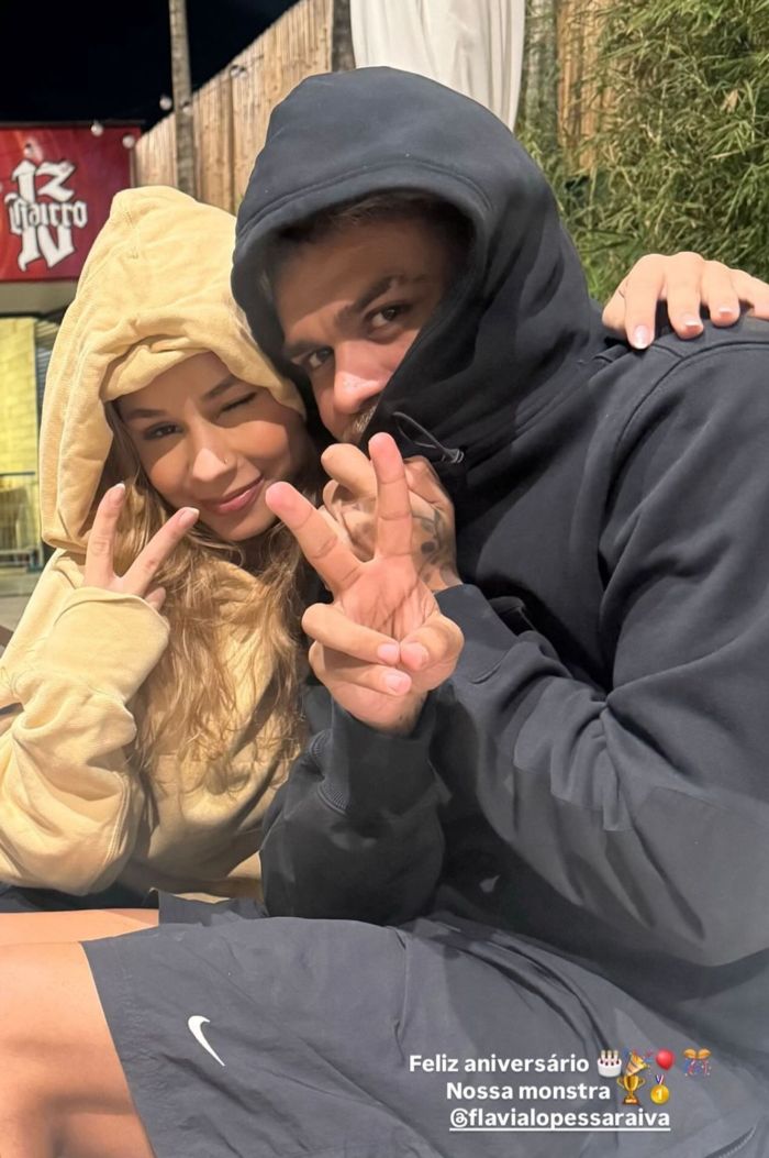 MC Cabelinho parabeniza Flavia Saraiva 