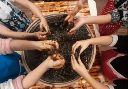 Apicultura Flor de Sol tem produtos, fornece mel como matéria-prima e realiza atividades com crianças em escolas