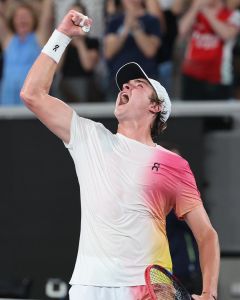 João Fonseca em duelo com Jannik Sinner em Indian Wells 2026