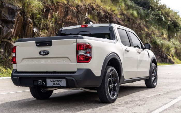 Ford Maverick Black