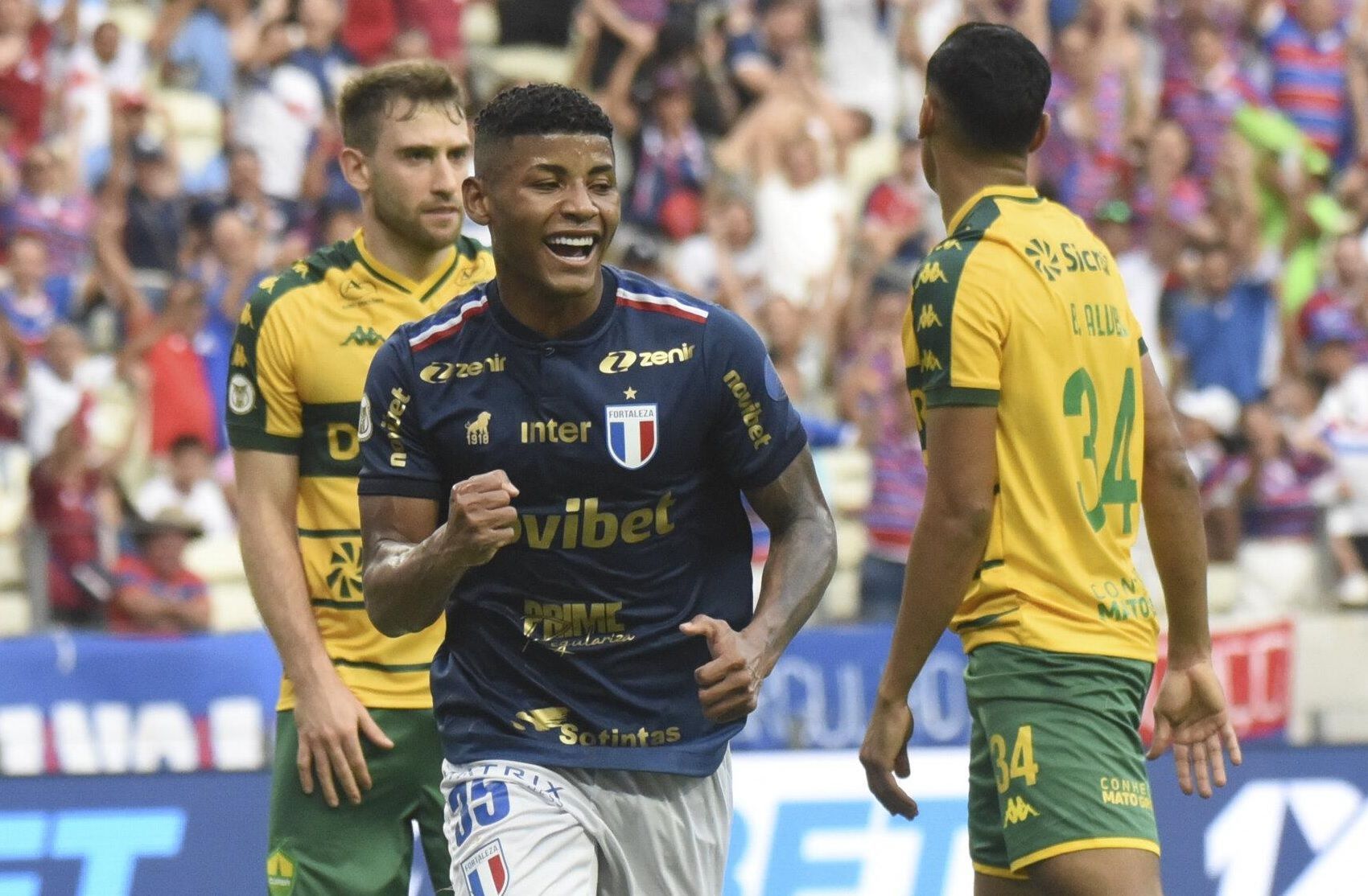 Fortaleza bate Cuiabá e cola nos líderes do Brasileirão