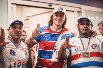 Zagueiro David Luiz desembarca em Fortaleza para assinar com o Fortaleza