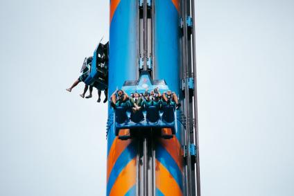Duda Nagle curte parque com mãe e Zoe