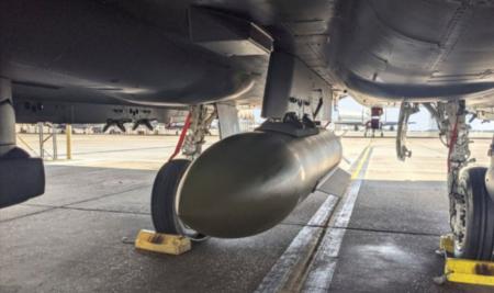 Bomba antibunker dos EUA • USAF/ Divulgação