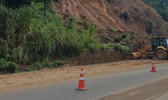 Estrada e casa soterrada ficam na mesma região, Serra da Pratinha