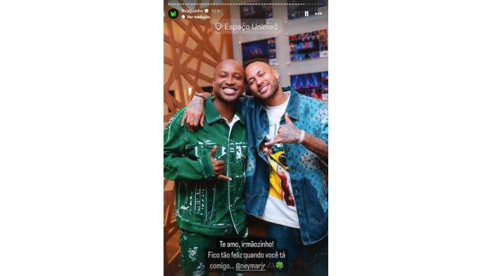 Thiaguinho publicou foto ao lado de Neymar