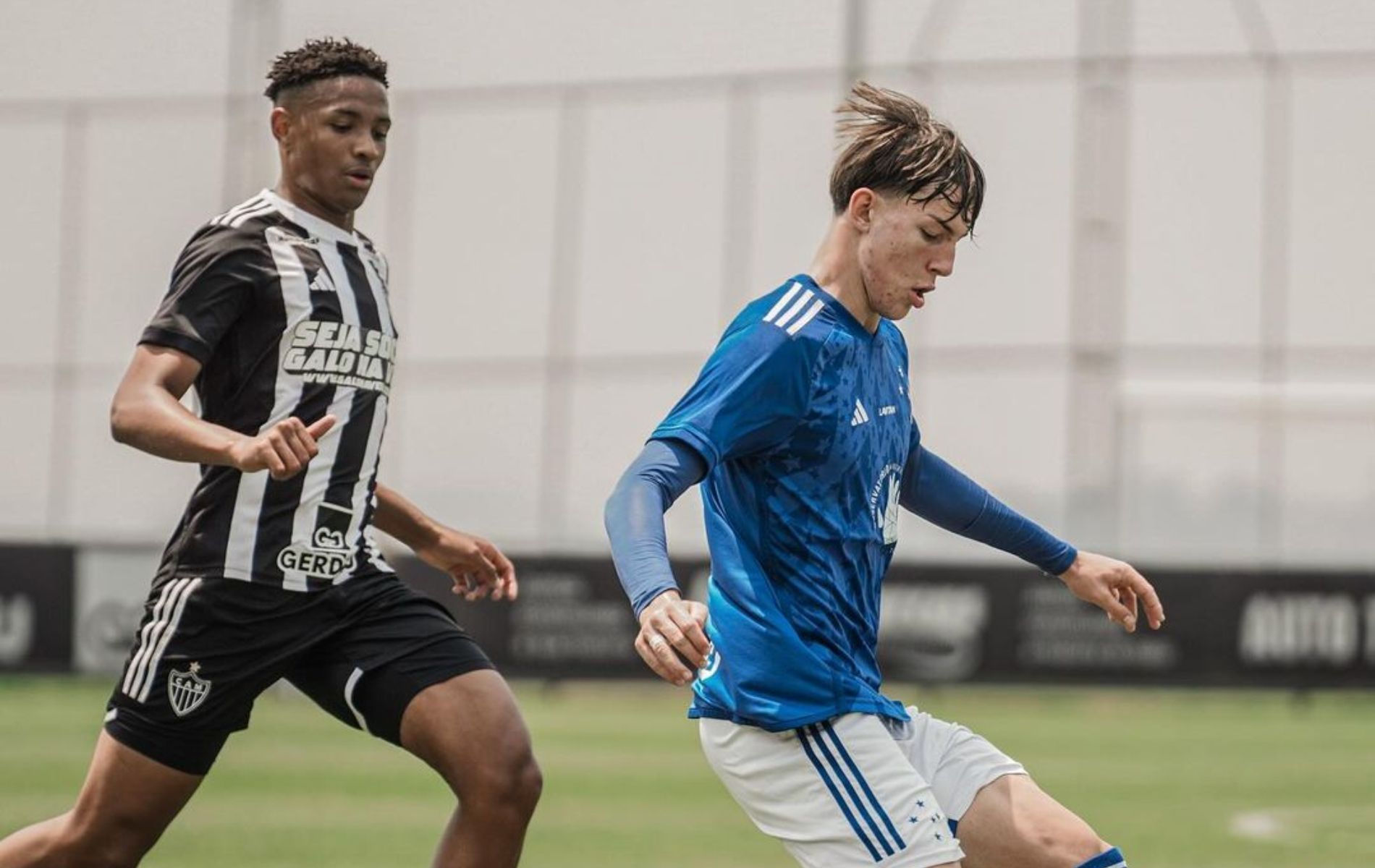 Cruzeiro vence Atlético no Mineiro Sub-15; rivais empatam no Sub-17